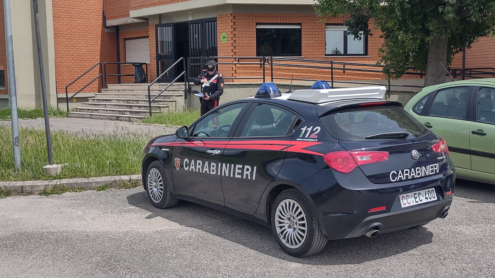 Carabinieri intervenuti nella classe dove è crollato il soffitto a Latina