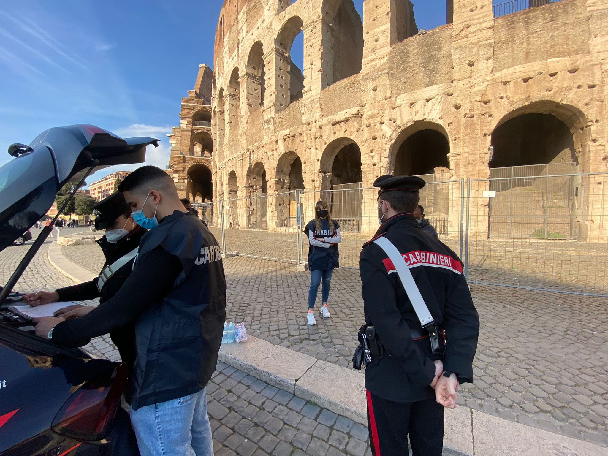 Carabinieri contro l'abusivismo Centro storico