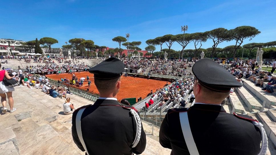 controlli carabinieri torneo di Tennis