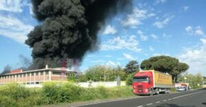 Incendio alla Eco X di Pomezia il 5 maggio 2017