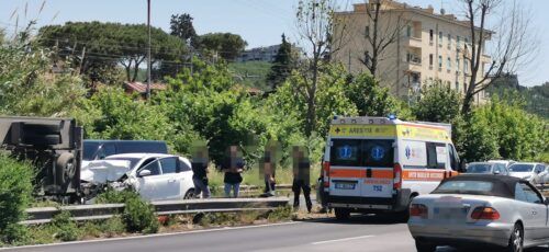 Furgone ribaltato oggi sulla Salaria