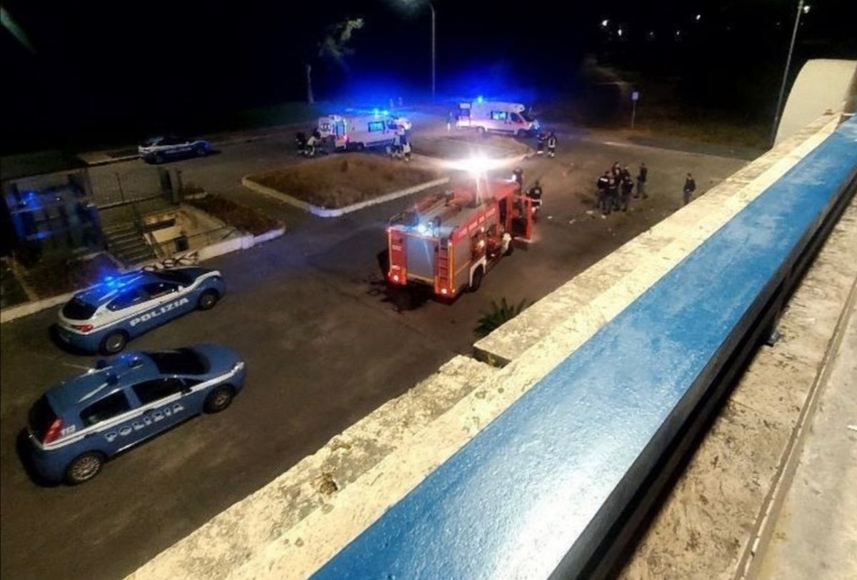 Polizia e Vigili del Fuoco dopo l'incidente all'Eur