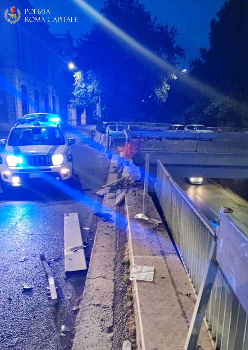 Lungotevere Arnaldo Da Brescia incidente foto polizia locale