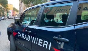 Roma, fuma a letto incendia l'appartamento