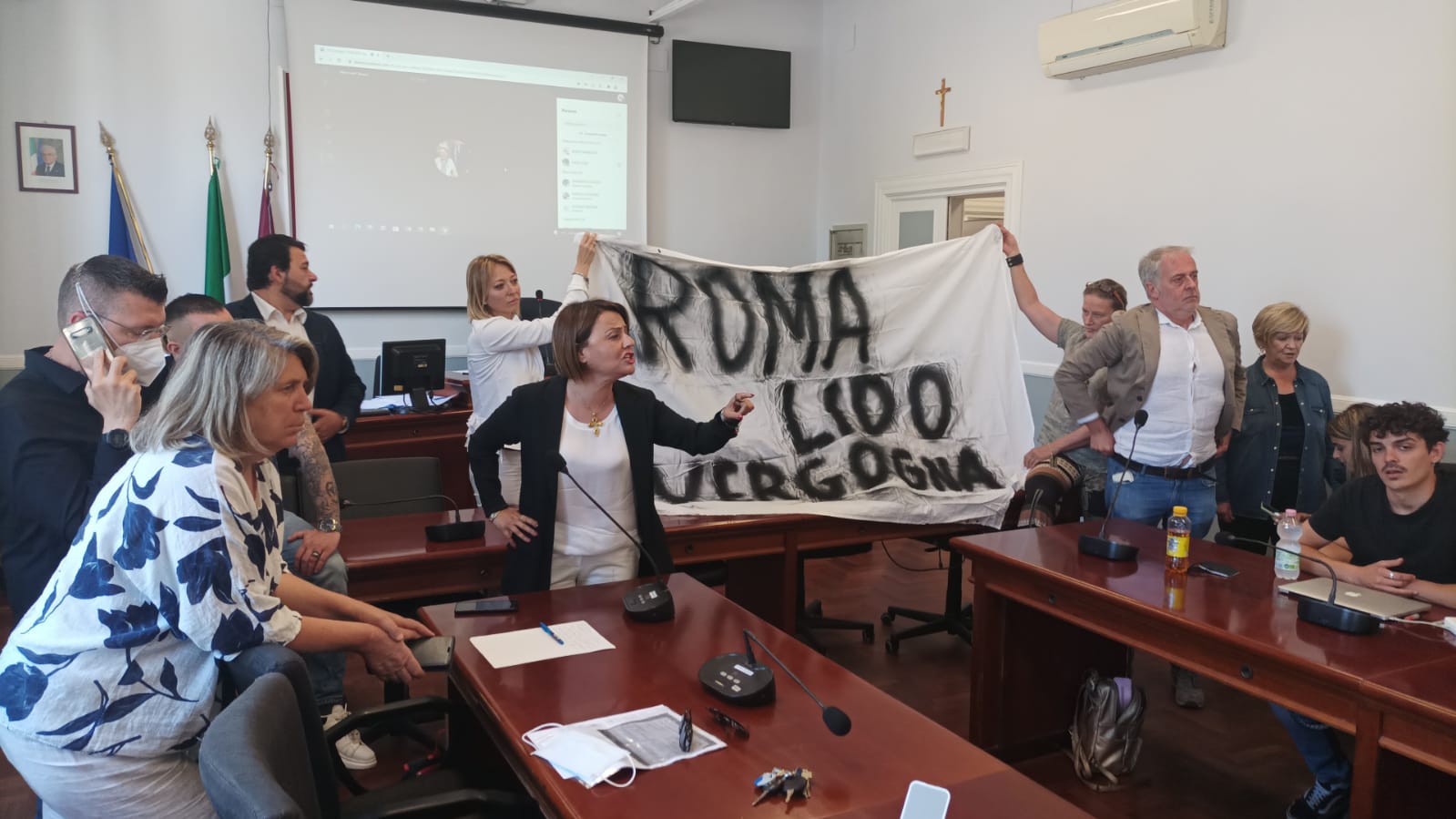 Roma lido protesta occupazione