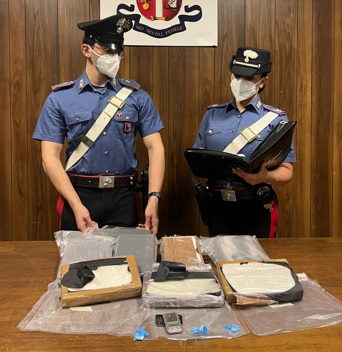 SAN PIETRO - La cocaina sequestrata dai Carabinieri (1)