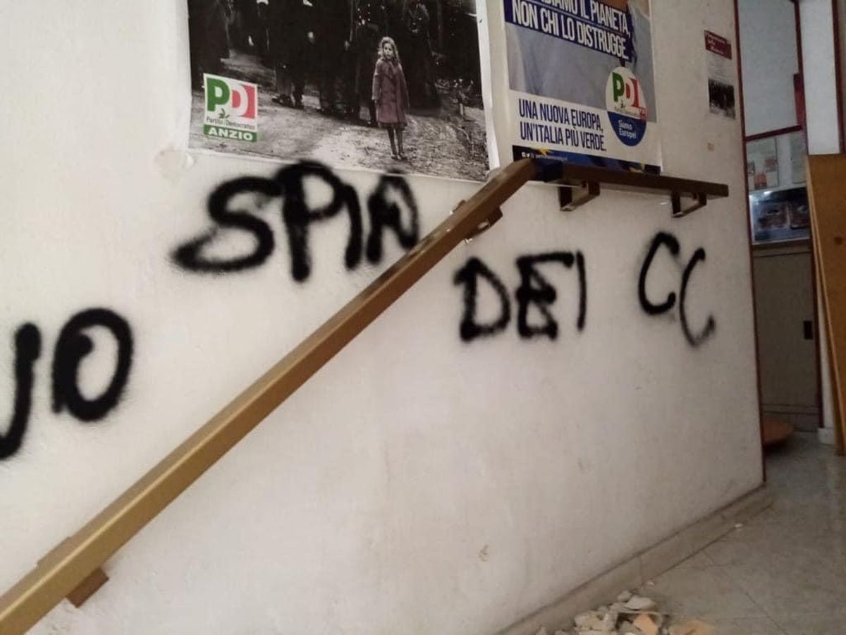 Scritte vandaliche alla sede PD ad anzio contro lina giannino