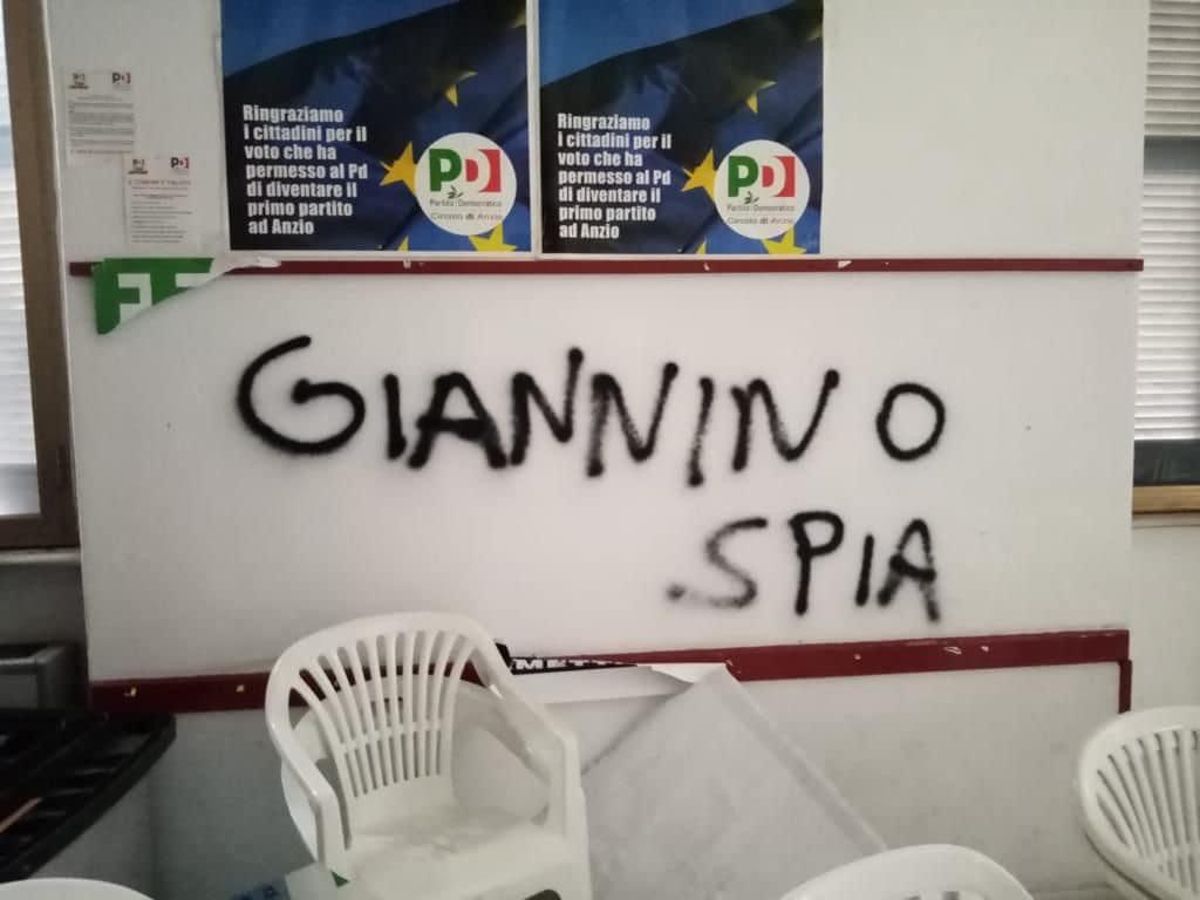 Scritte vandaliche alla sede PD ad anzio contro lina giannino