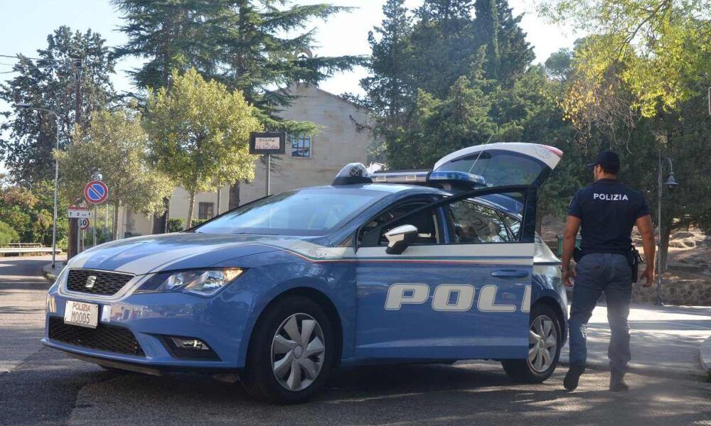 Polizia che intima l'alt su via di Boccea a un'auto che non si ferma