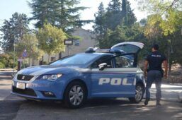 Polizia che intima l'alt su via di Boccea a un'auto che non si ferma