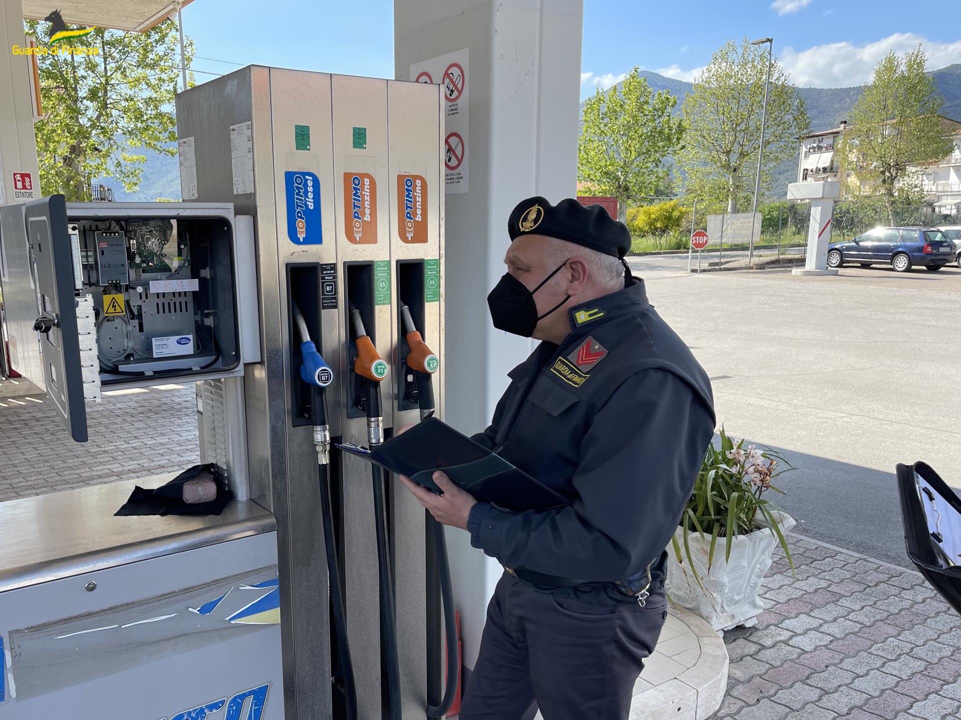 controlli distributori di carburante