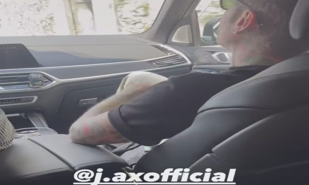 J Ax e Fedez hanno fatto pace? Il tag sulla storia sorprende tutti J Ax e Fedez hanno fatto pace? Il tag sulla storia sorprende tutti