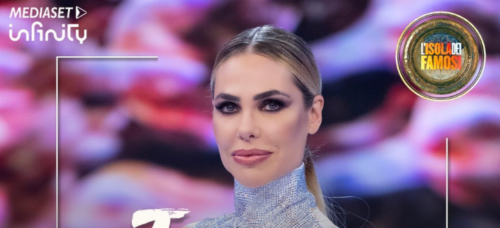 Ilary Blasi che presenta Isola dei Famosi