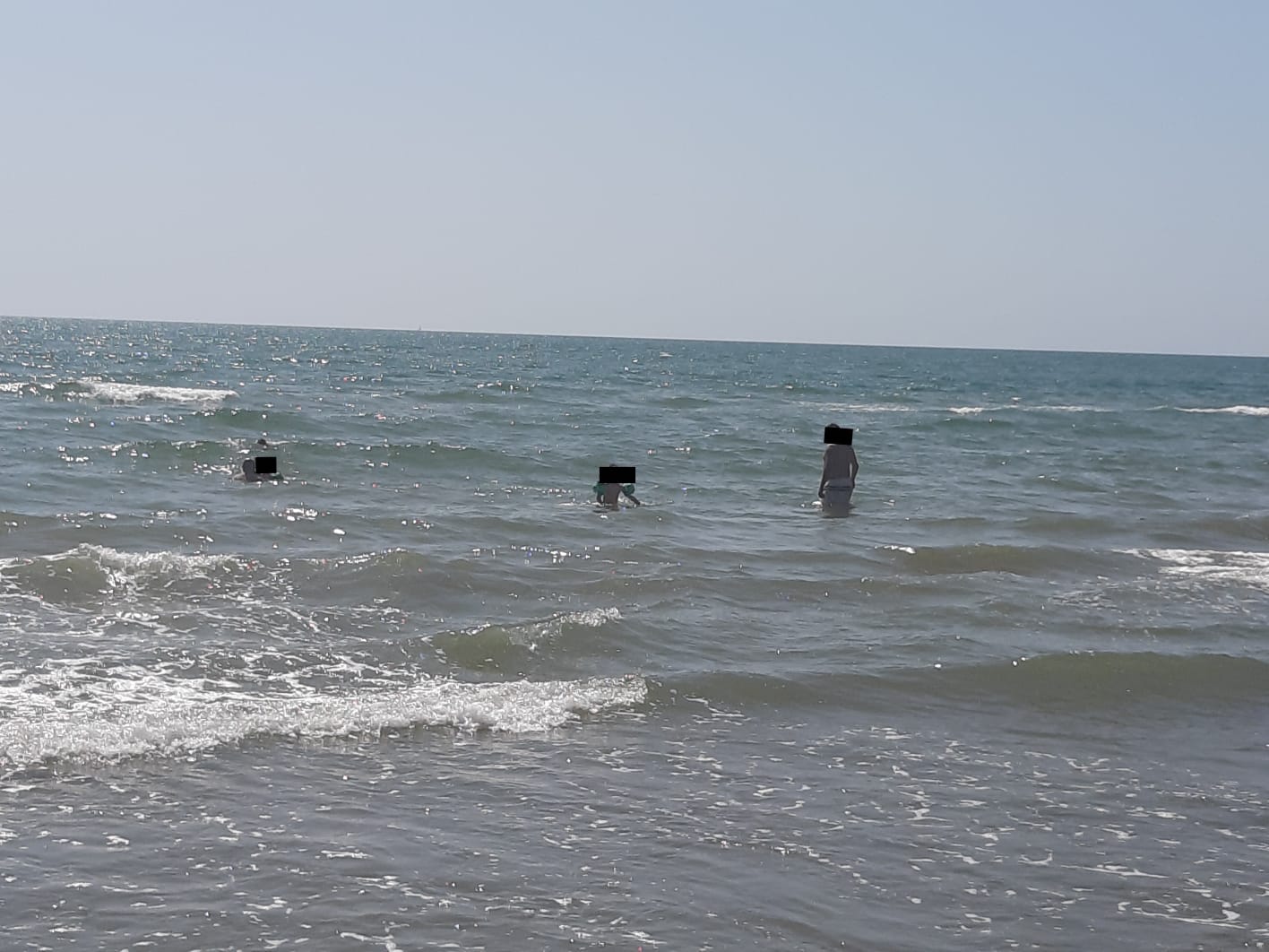 Bagni nel mare con divieto ad Ardea