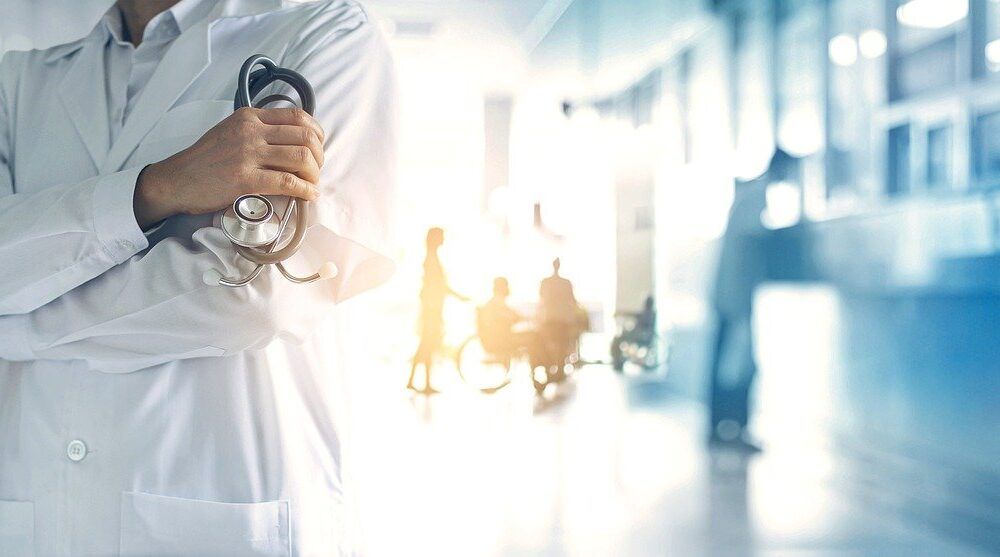 A spasso o al mare invece che al lavoro: indagati 89 tra medici e infermieri dell’IFO A spasso o al mare invece che al lavoro: indagati 89 tra medici e infermieri dell’IFO