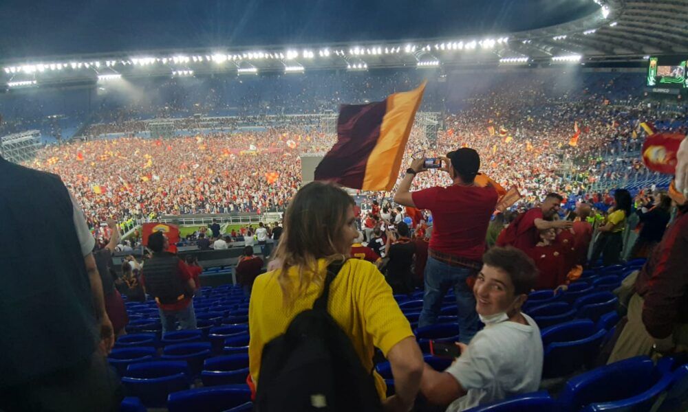 Roma, festa per la squadra giallorossa: grande attesa per il pullman al Circo Massimo Roma, festa per la squadra giallorossa: grande attesa per il pullman al Circo Massimo
