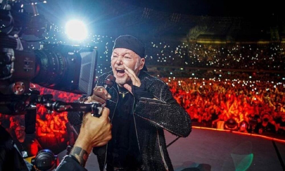 Vasco Rossi arriva al Circo Massimo, fan in fibrillazione per il concerto del rocker