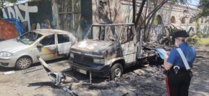 Camper incendiato a Roma