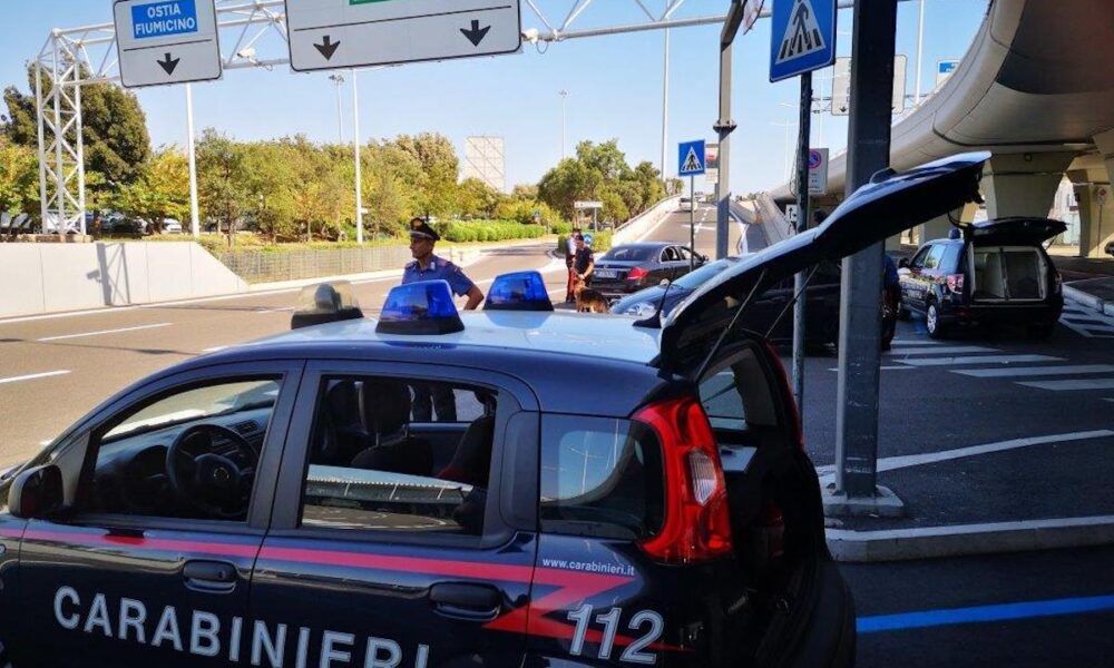 Tassisti e NCC irregolari in cerca di clienti all’Aeroporto di Fiumicino: multe per oltre 14mila euro Tassisti e NCC irregolari in cerca di clienti all’Aeroporto di Fiumicino: multe per oltre 14mila euro