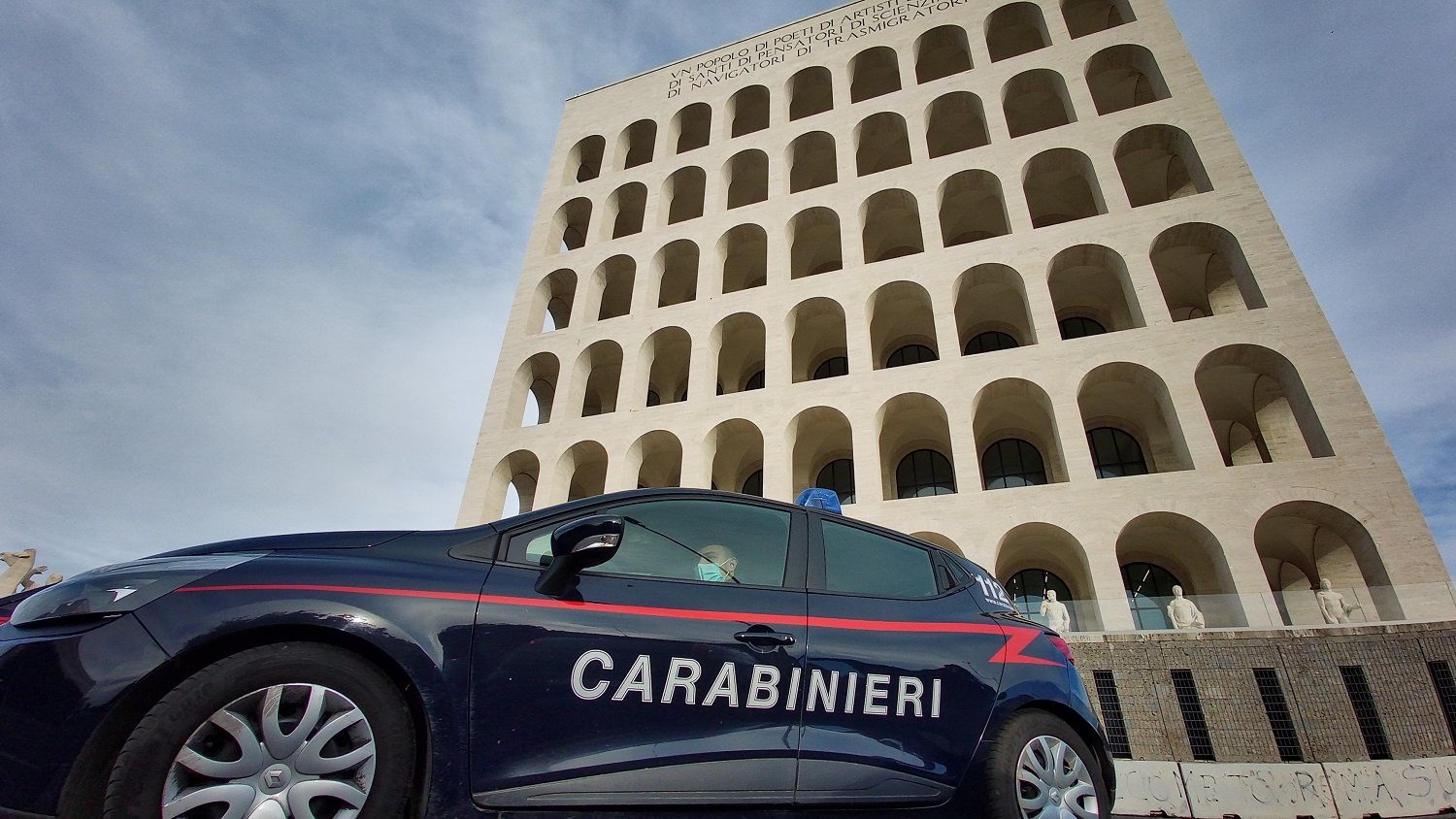 La pattuglia dei Carabinieri che ha fermato l'uomo alla Montagnola