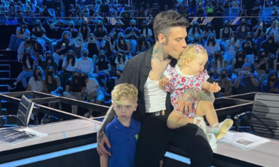 Fedez insieme a Leone e Vittoria