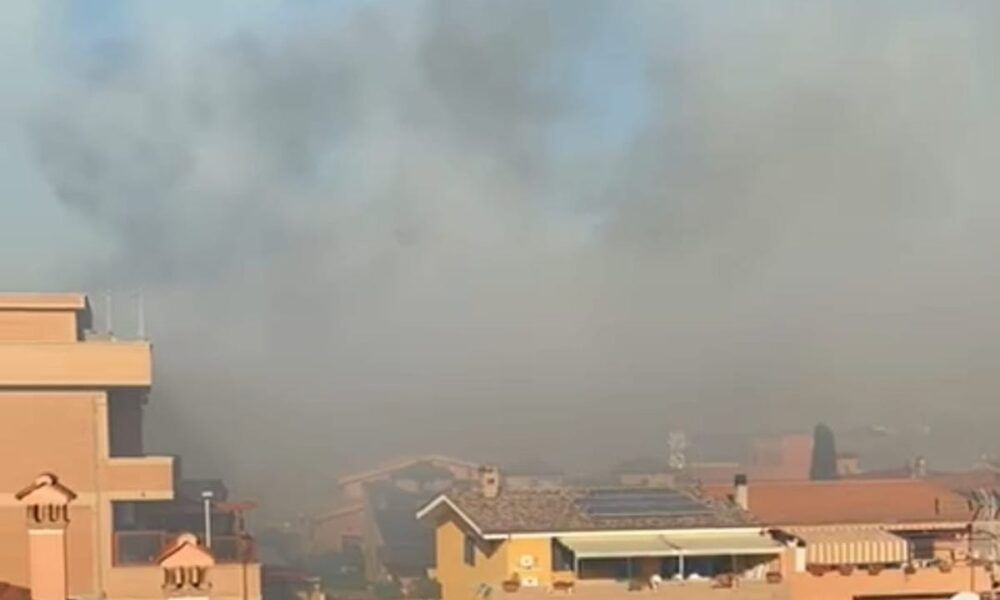 incendio Fiumicino isola Sacra