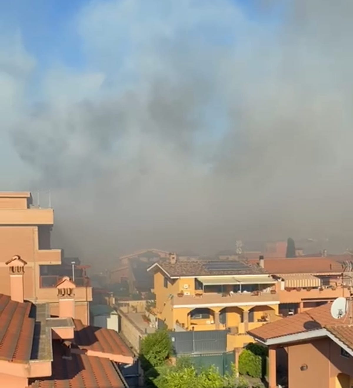 incendio Fiumicino isola Sacra