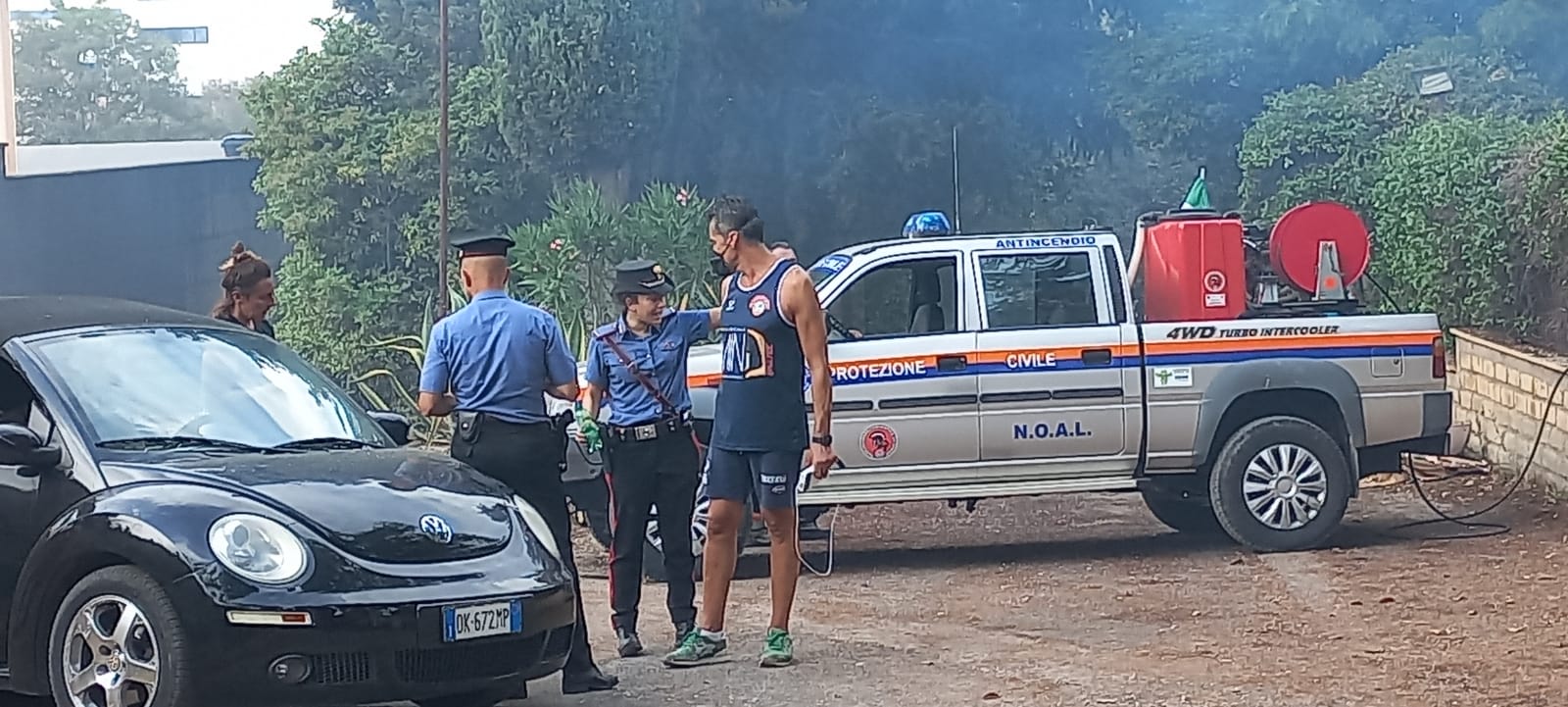Carabinieri impegnati incendio Trigoria
