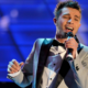 Marco Carta mentre canta