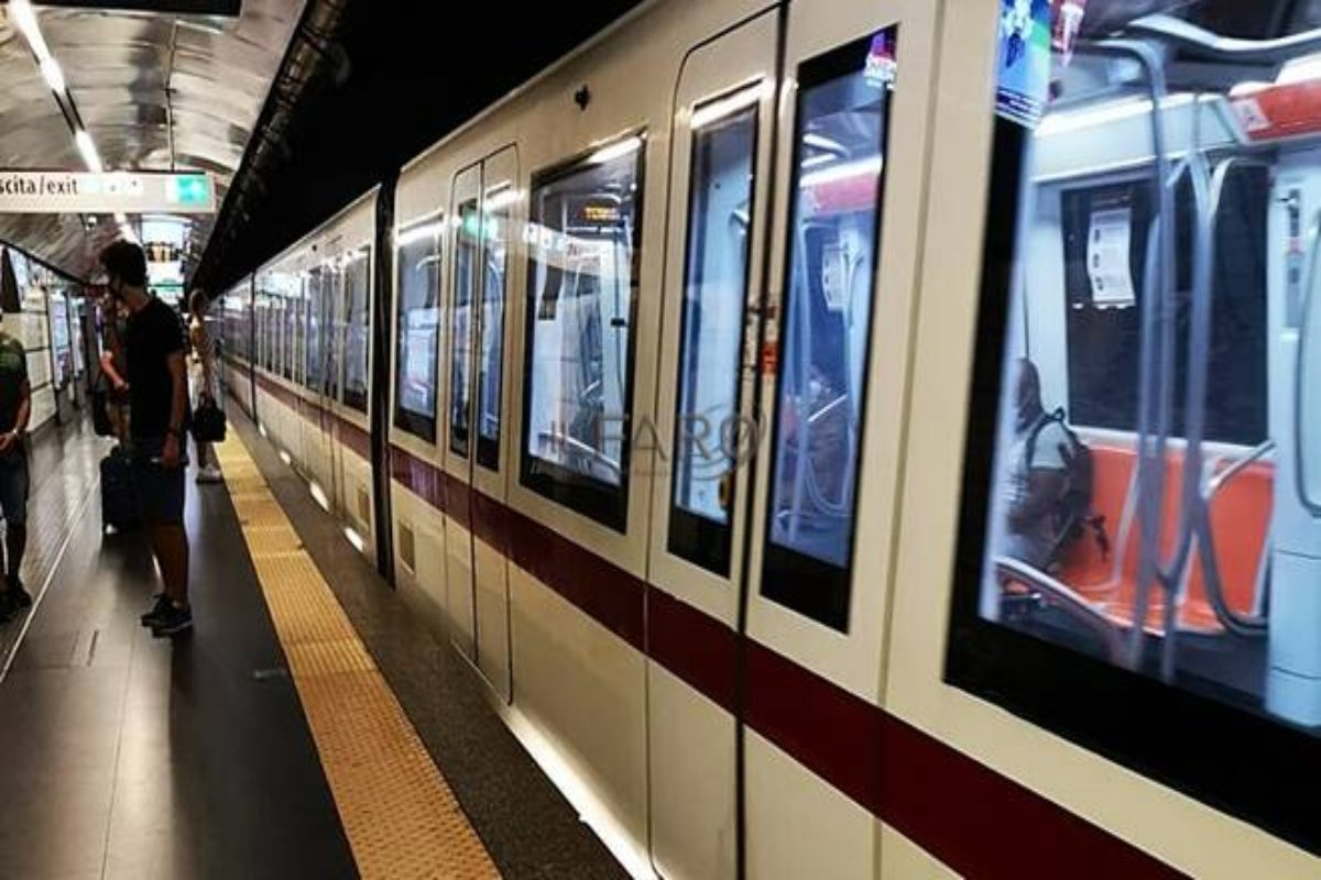 Metro Roma stazione san giovanni dove c'è stato il tentato suicidio