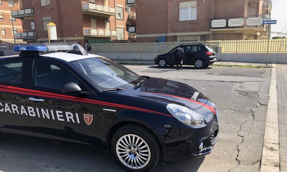 Carabinieri intervenuti per le proteste dei balneari al comune di nettuno