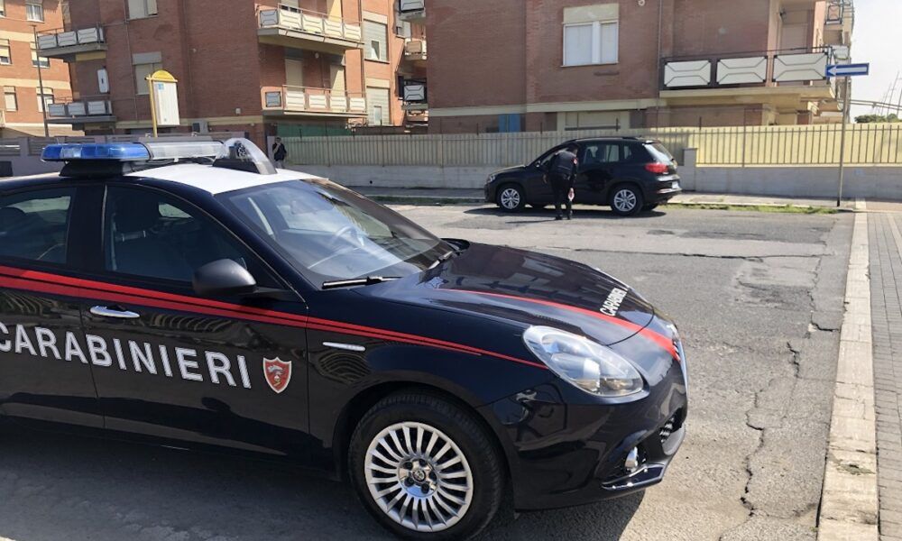 Carabinieri intervenuti per le proteste dei balneari al comune di nettuno