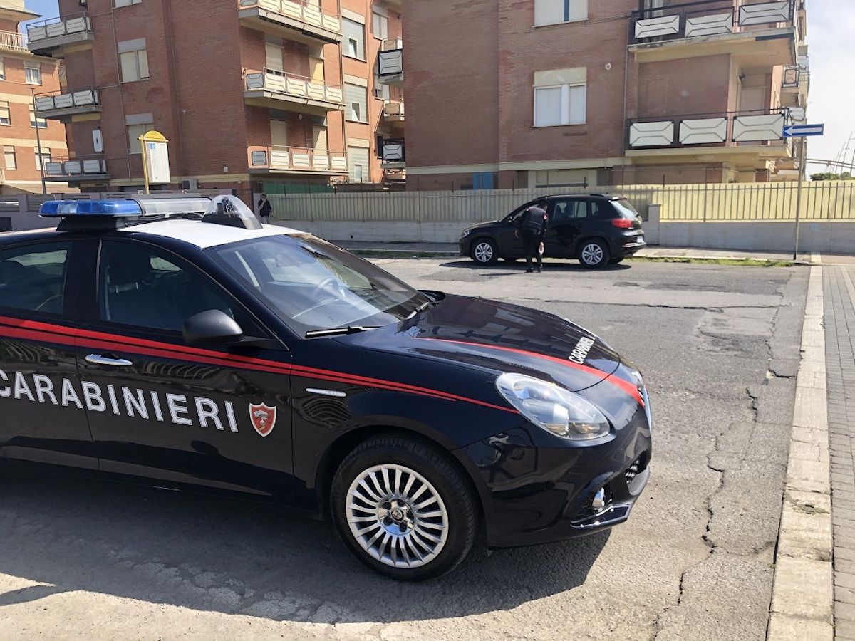 Carabinieri intervenuti per le proteste dei balneari al comune di nettuno