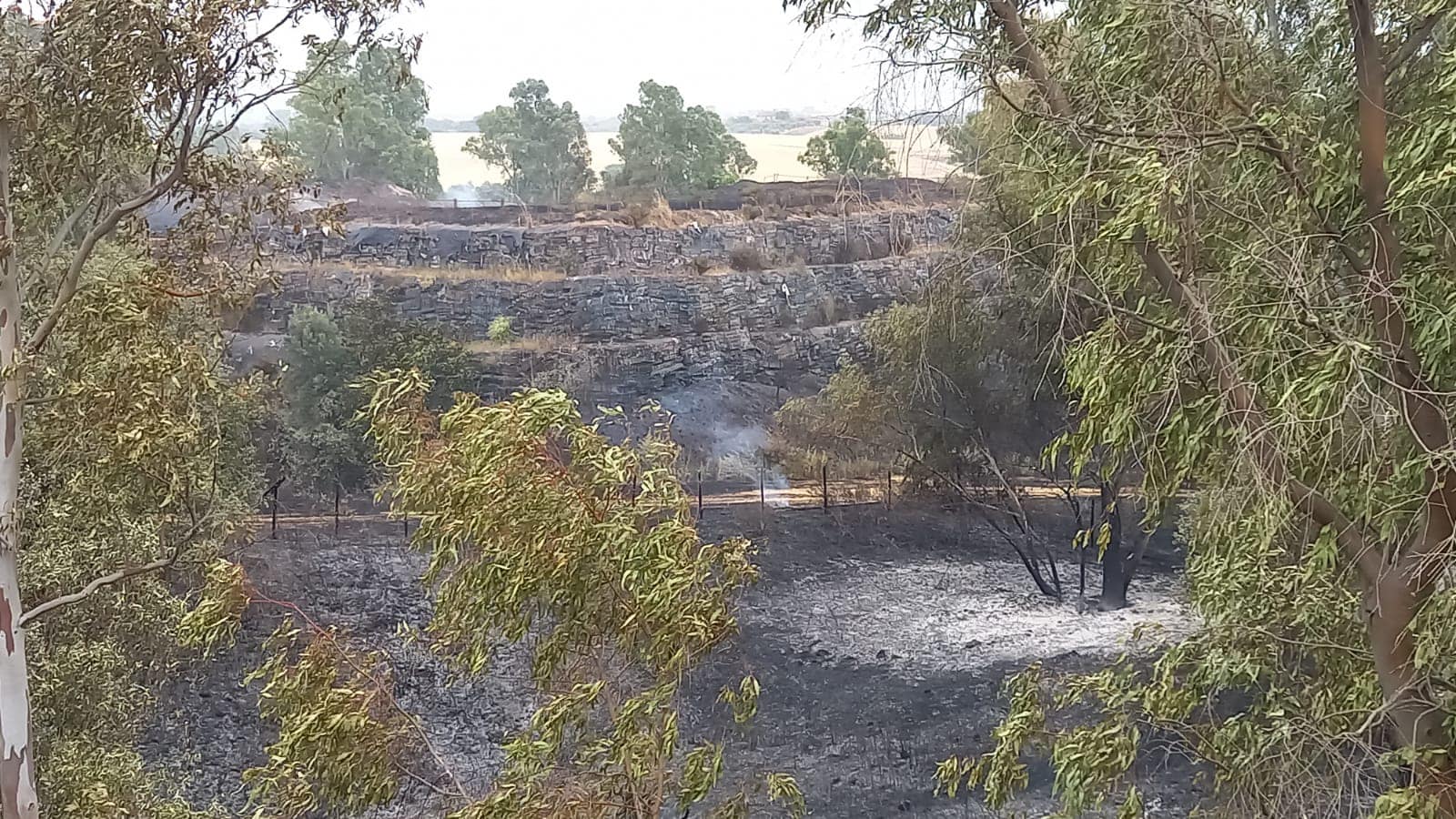 incendio Pomezia valle caia Eternit