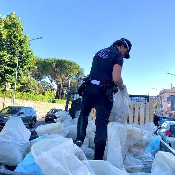 Sequestro di rifiuti illegali da parte della polizia locale