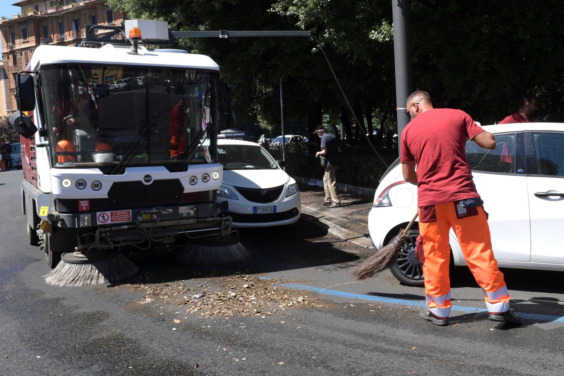 pulizia strade Roma. spazzatrici