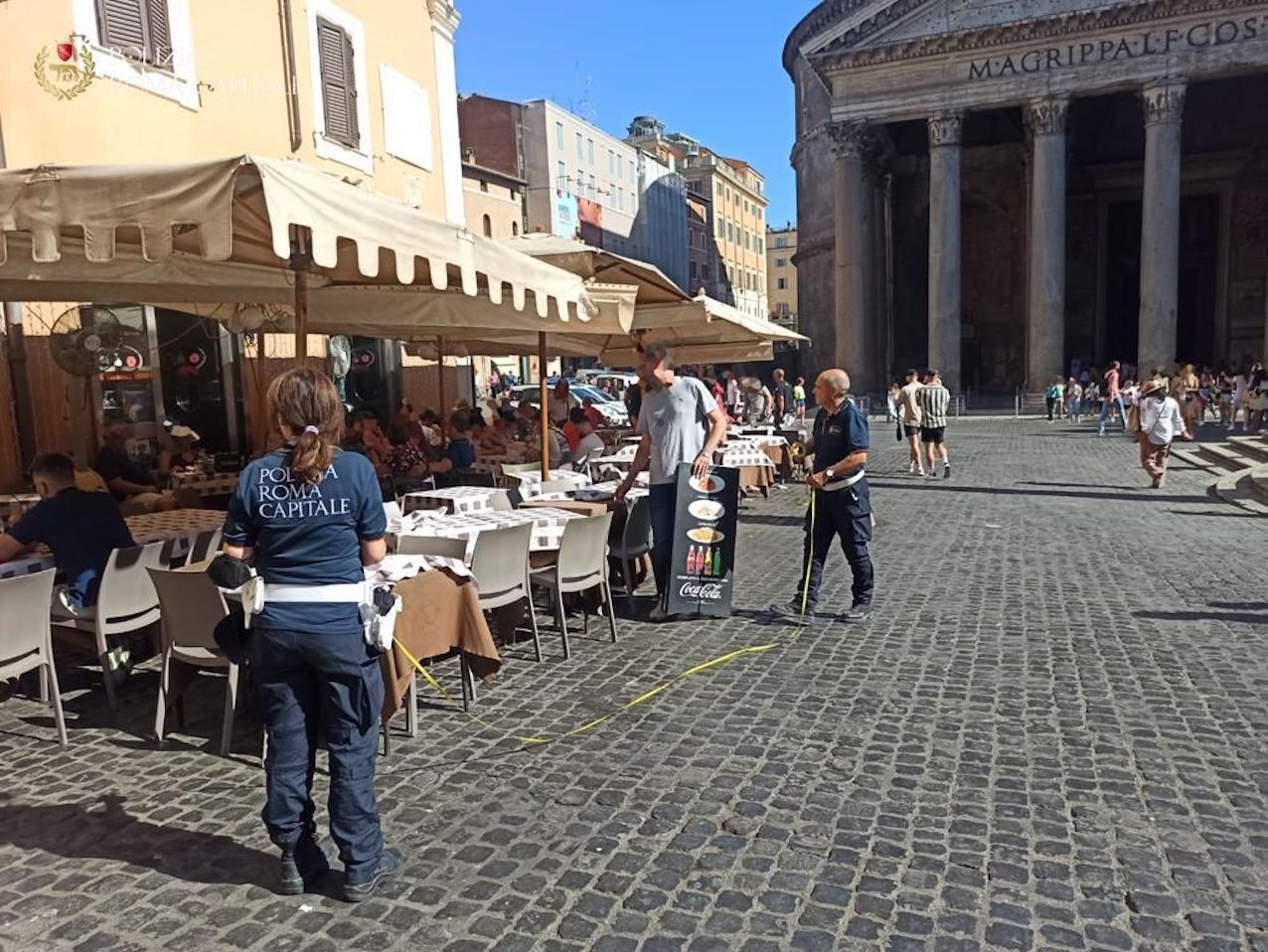 Lotta al Tavolino Selvaggio a Roma