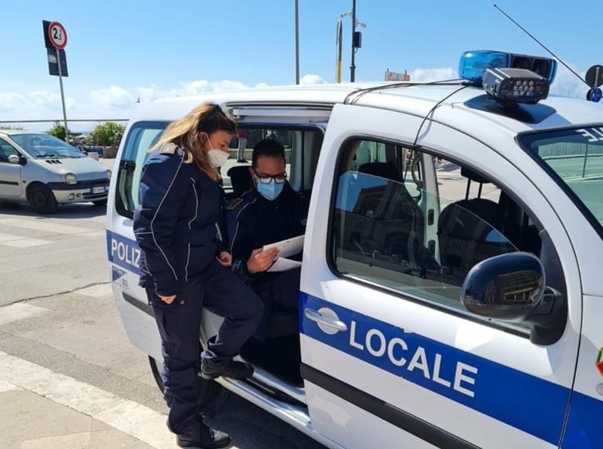 Vigili del Fuoco a nettuno ascoltano segnalazioni cittadini