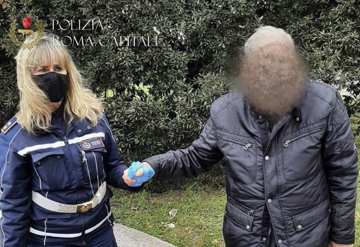 Anziano perde orientamento a Tor Marancia e incontra la Polizia Locale