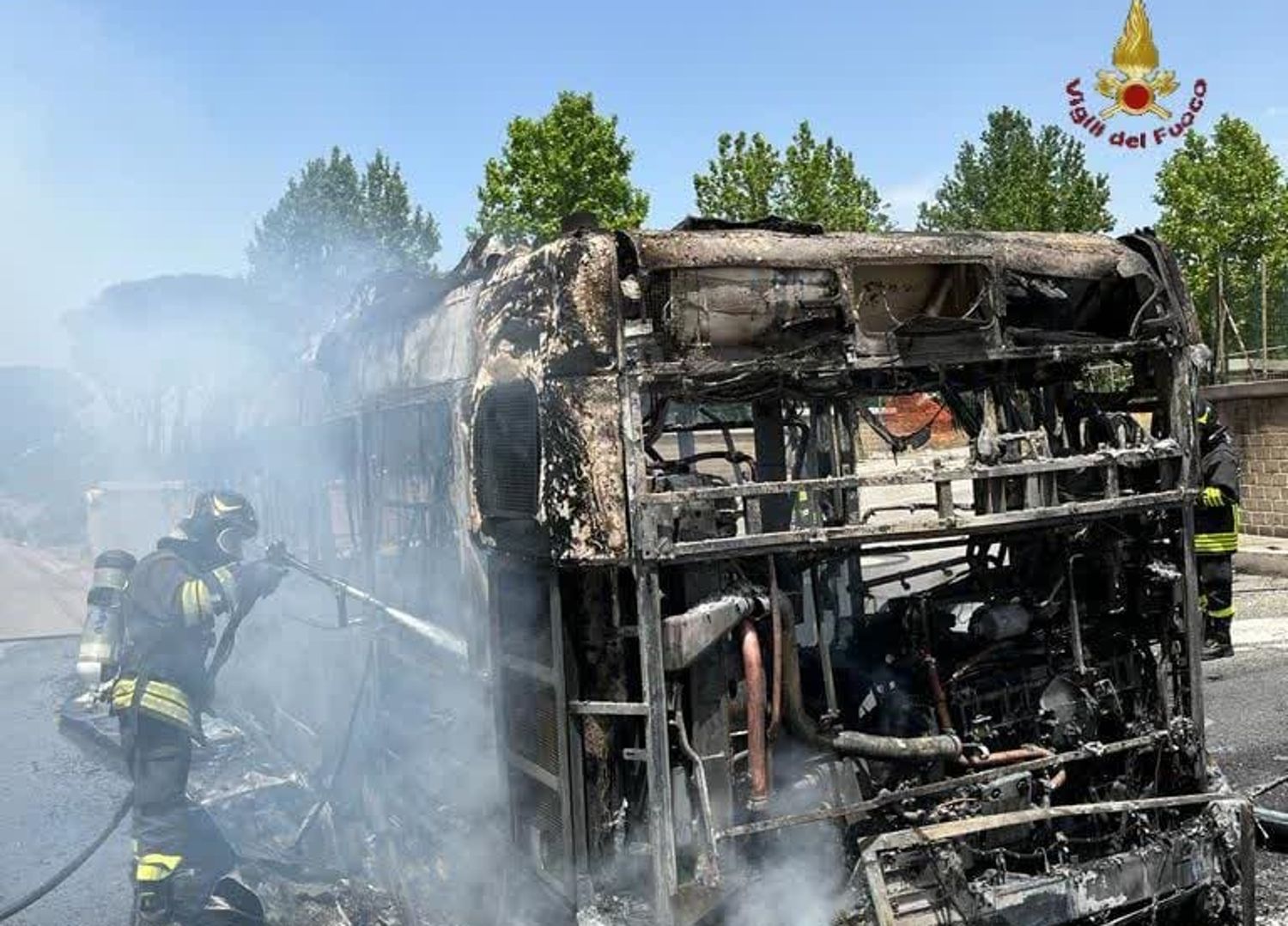 Bus Atac a fuoco laurentina