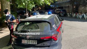 picchia selvaggiamente la ex nel parco del pineto arrestato