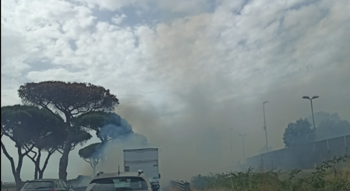 Incendio sulla Pontina altezza Castel Romano