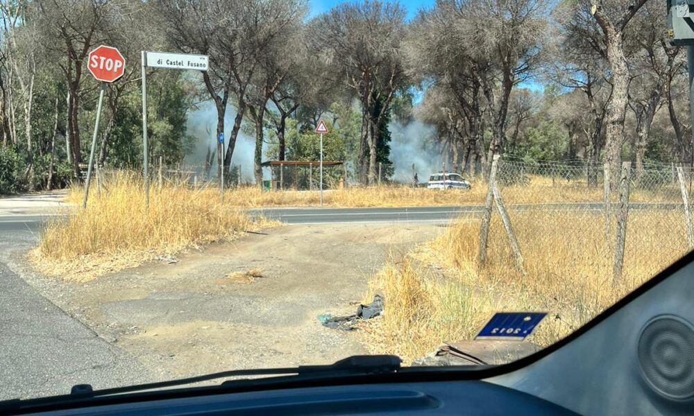 L'incendio di oggi a Castel Fusano