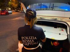 Roma, la malamovida dilaga nel weekend: i controlli della polizia locale