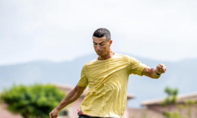 Cristiano Ronaldo che tira il pallone