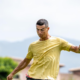 Cristiano Ronaldo che tira il pallone