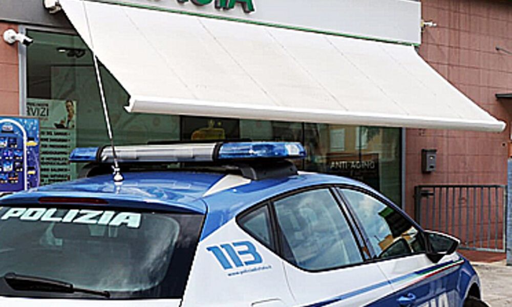 Polizia intervenuta nella farmacia a Tor Tre Teste per la rapina