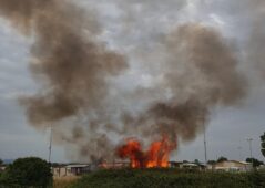 incendio via Pontina altezza Campo Rom Castel Romano