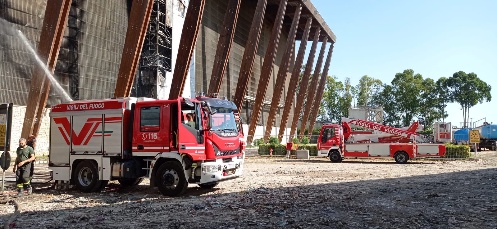 Vigili del Fuoco intervenuti per domare l'incendio di Malagrotta
