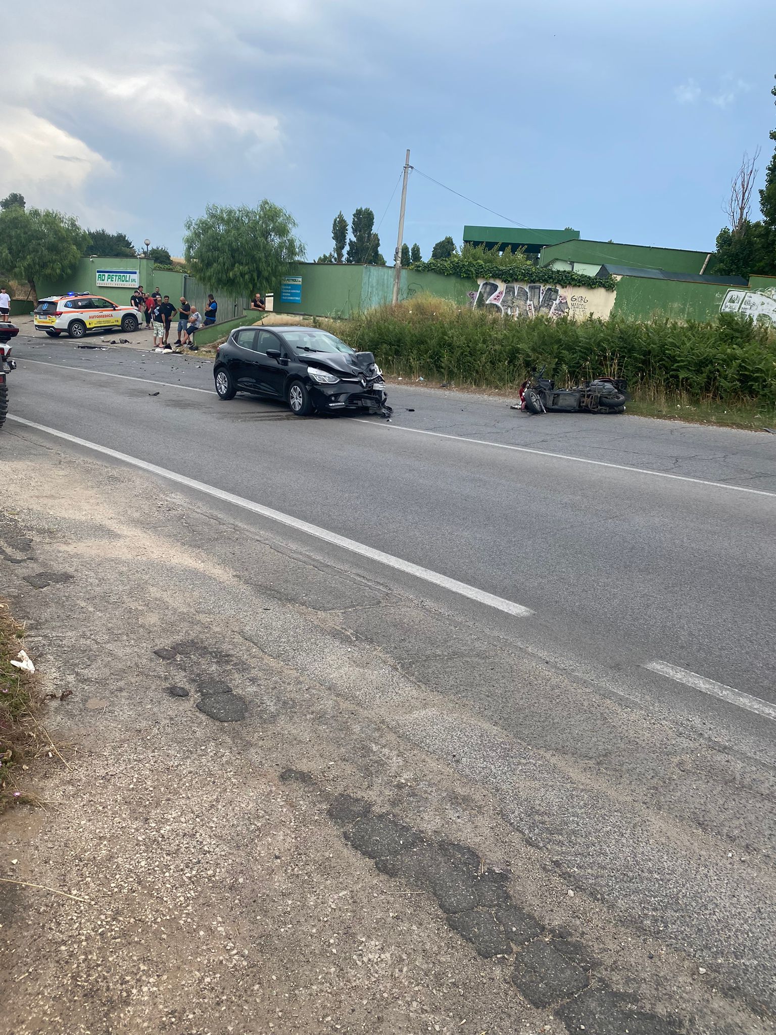 Incidente ardea auto scooter